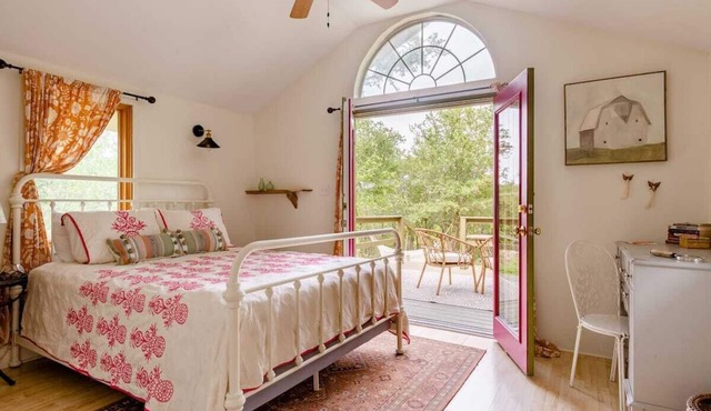 The Lookout - A Hill Country Cottage