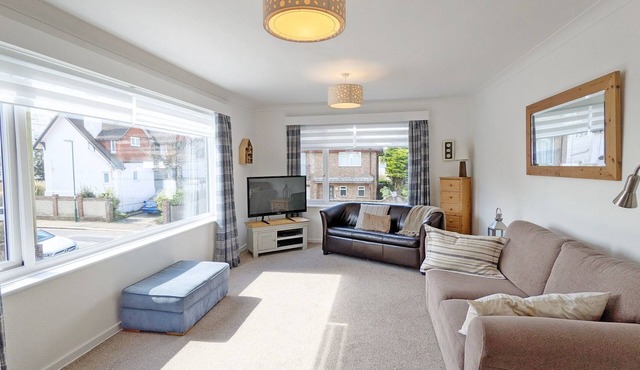 The Lookout - Bognor Regis - sleeps 4 guests in 2 bedrooms