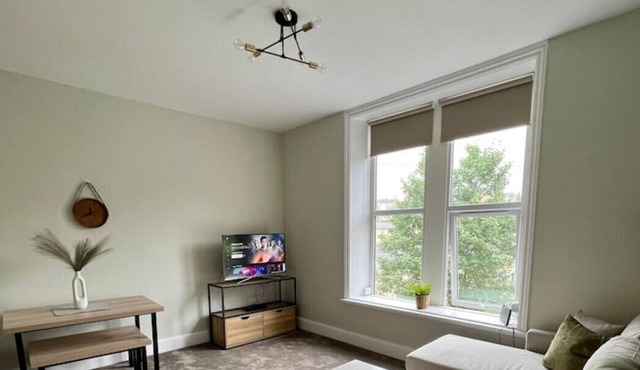 The Lookout@brighouse ( luxury 1 bed apt with sofa bed)