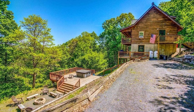 The Lookout Cabin! Pocono Mountains, Views, Hiking, State Parks!