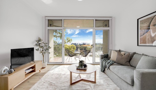 The Lookout - City and Rivers Views - by Ready Set Stay