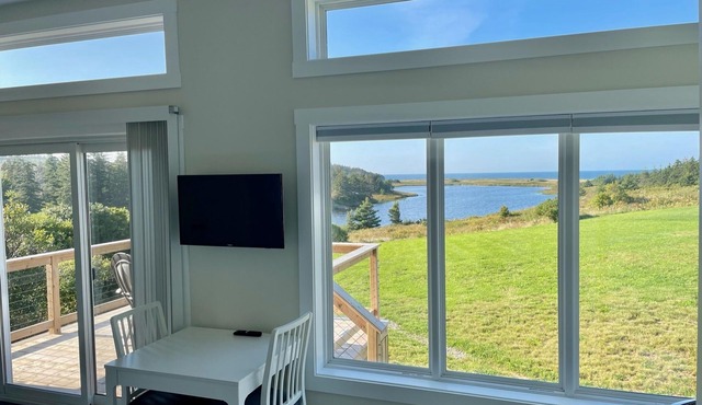 The Lookout - Executive Class Mini Villa with Ocean Views and Swimming Beach