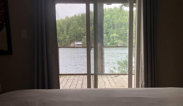 The Loon "Loonie" Lodge Lake cottage