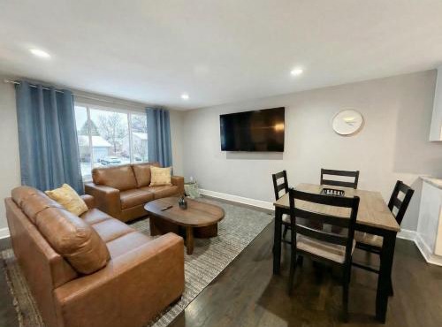 The Loop House Game Room, King Bed & Coffee Bar
