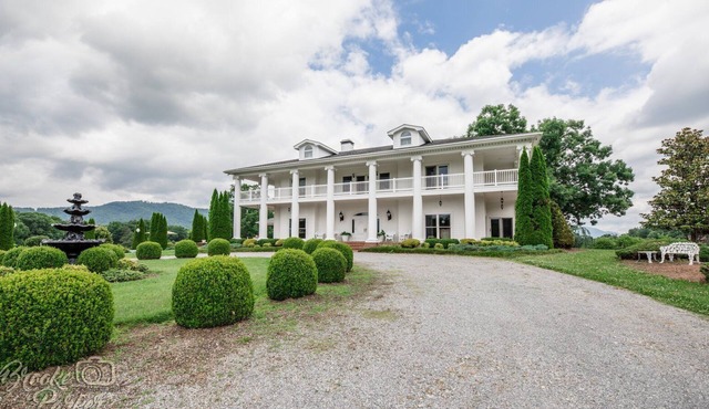 The Loralei Inn. peaceful mountain getaway!