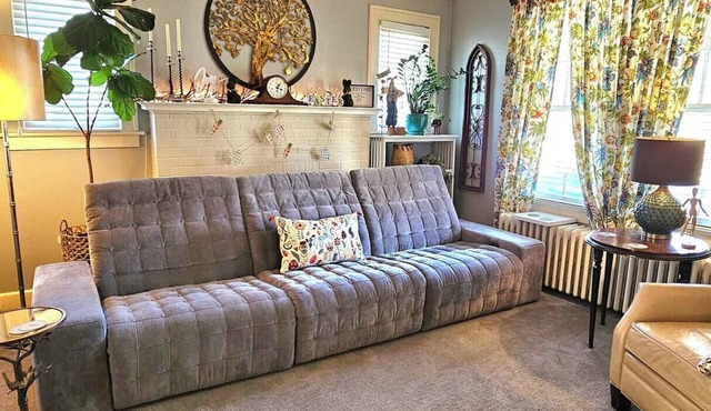 The Loriann , A Boutique Stay in a 1940's Home. New Sleep Number Bed!