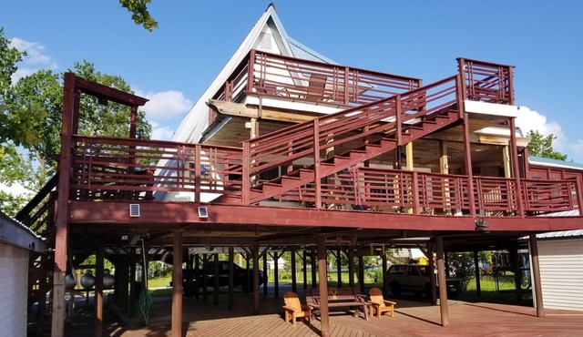 The Louisiana Lake House at Bundicks
