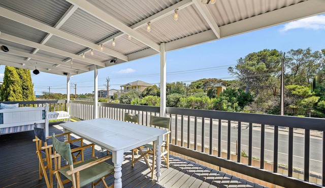 The LoveShack ~ Silver Sands - Family Entertainer Surrounded by Sea, Scrub & Hills