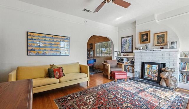 The Lovie House - Historic Retreat