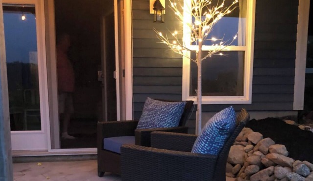 The Lower Deck Oceanfront Studio mins from Chester and beaches