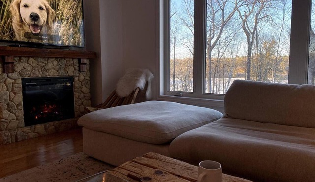 The Lowry Lakehouse, your South Frontenac cottage retreat