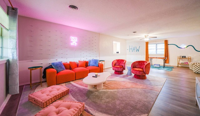 The Lubbock Home - Spacious 5-bedroom house in welcoming Lubbock with WiFi, AC