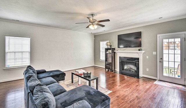 'The Lucas:' Cheery House w/ Fenced Backyard!