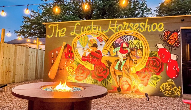 The Lucky Horseshoe 4BR, 1.5BA Derby-side retreat