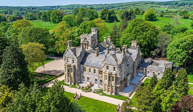 THE LUCY SUITE STONE CROSS MANSION, family friendly in Ulverston