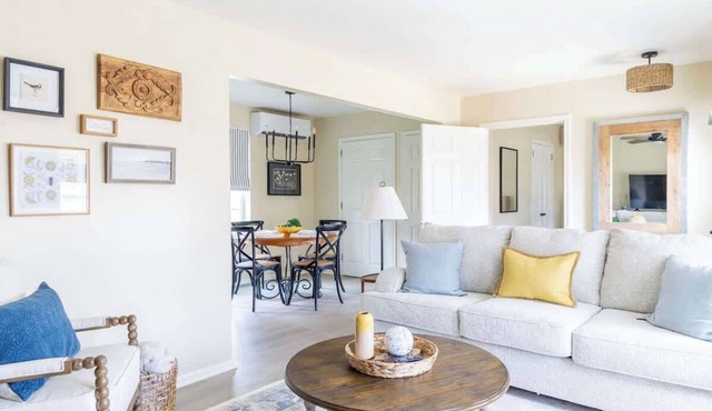 The Lucy | Sweet Retreat for 2-4 Near Ice Plant