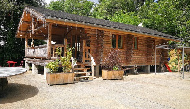 The lumberjack log cabin