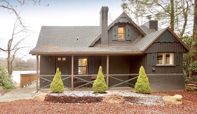"The Lure" Delightful, Private Waterfront Getaway
