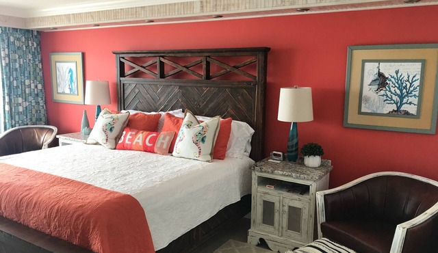 The Luv Shack- Oceanfront Romantic Couples Suite, Fireplace, Walk In shower