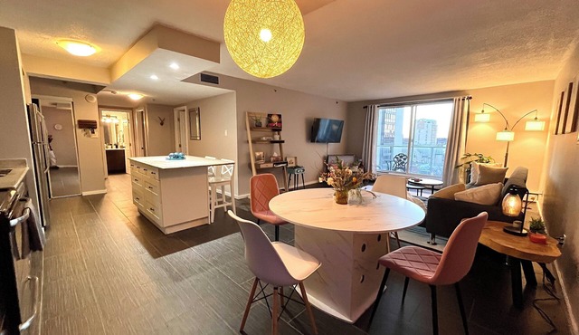 The Lux Boutique Suite - Downtown Condo