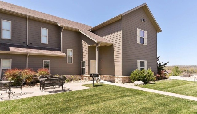 The LUX Stonebridge - No Stairs! Close to SDC!