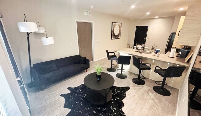 The Luxe Black Haven (340)
