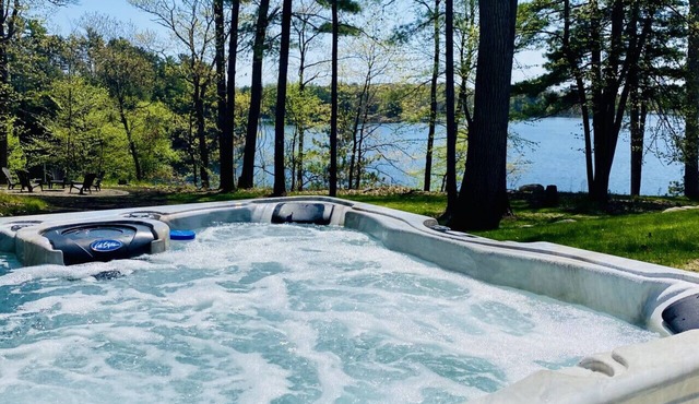 The Luxe Haven: Lakefront Getaway