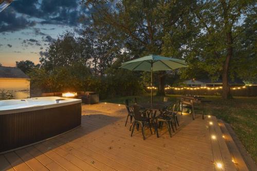 The Luxe Hot Tub10 Min Keenland12 Min Downtown