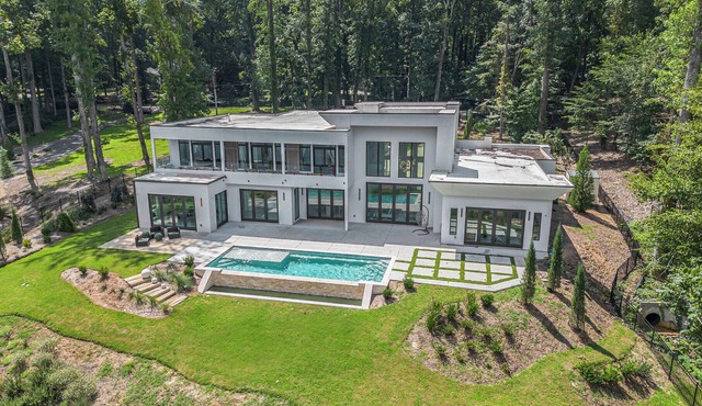 THE LUXE LAKESIDE RETREAT