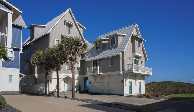 The Luxe Lookout - Private Pool & Breathtaking Beach Views