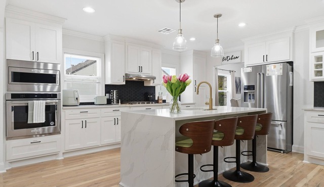 The Luxe Oasis | Utica Sq/EXPO | Chef's Kitchen