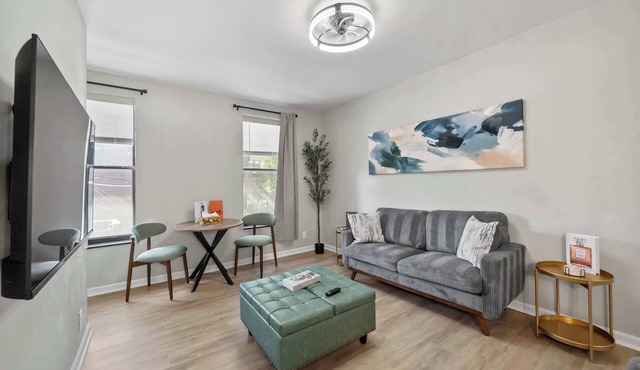 The Luxe Pearl Residences 872-5