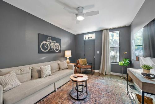 The Luxe Pearl Residences 870