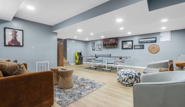 The Luxe Retreat/Hot Tub/2 King Beds/Game Room/Sleeps 8/Near Keeneland