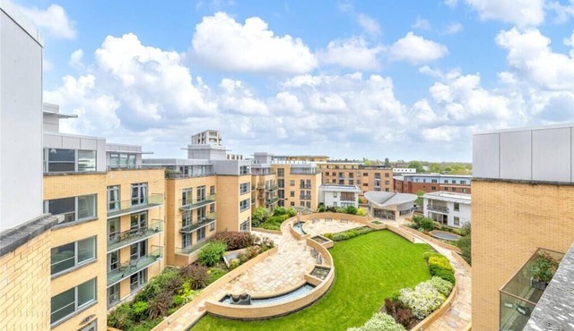 The Luxurious Penthouse Two-Bedroom Flat Shared Pool & Gym Free Wi-Fi