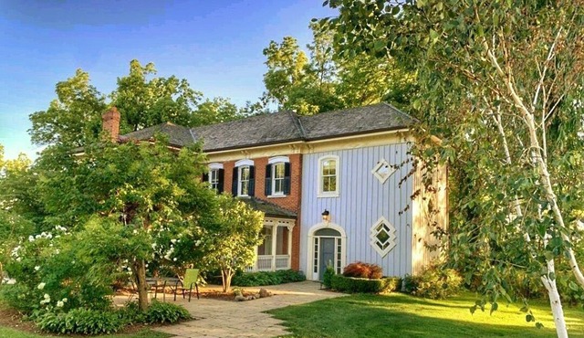 the Luxury Liard House, Historic 4bed country home