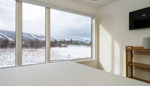 The Luxury White Rose Mountain View Chalet at The Blue Mountains for 20