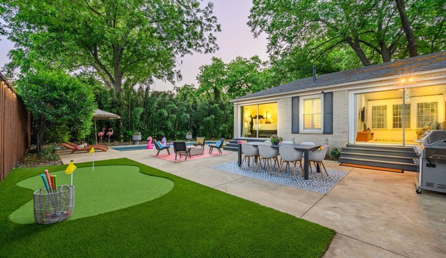 The Lyndzee-Luxury Downtown Haven, Pool, Sleeps 16