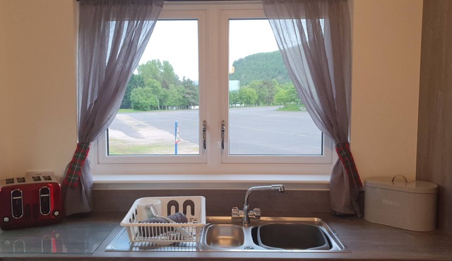 The MacGregor is a stylish pet friendly two bedroom apartment located in the center of Aviemore