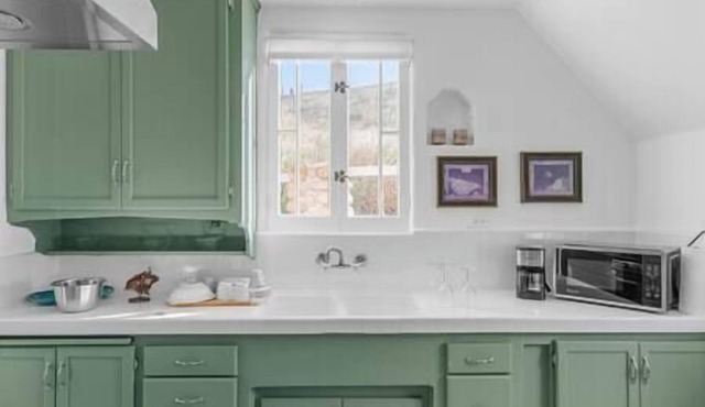 The Magic Castle (Unit2) Six Flags, Universal, LAX