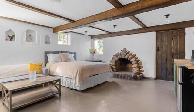 The Magic Castle (Unit6) -Six Flags Universal LAX