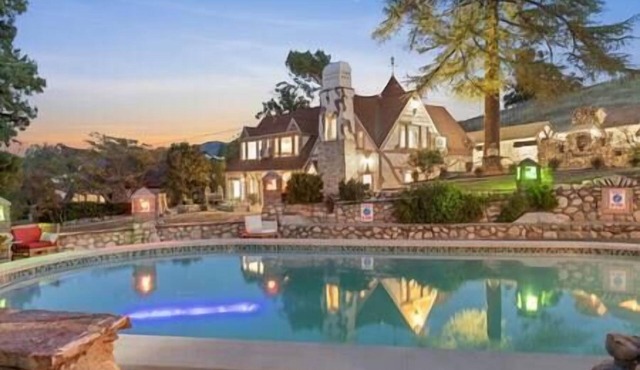 The Magic Castle's Guest Suite - Six Flags, LAX