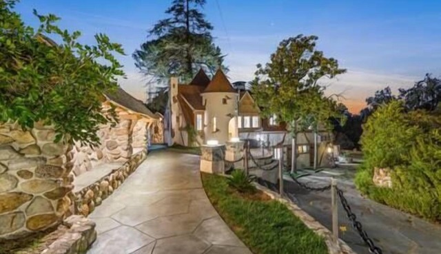 The Magic Castle - Six Flags, Gorgeous Getaway