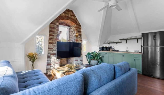 The Magic Castle (Unit 1) -Six Flags Universal LAX