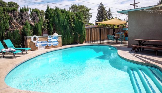 The Magic Forest House - 1mile to Disneyland family friendly House with a pool.