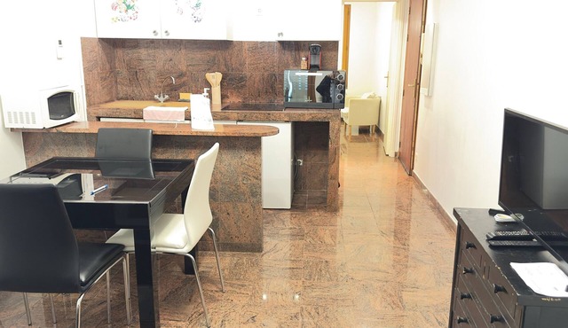 The Magnificent Ground Floor Apartment 'Trois Personnes Drancy' with Shared Garden & Wi-Fi
