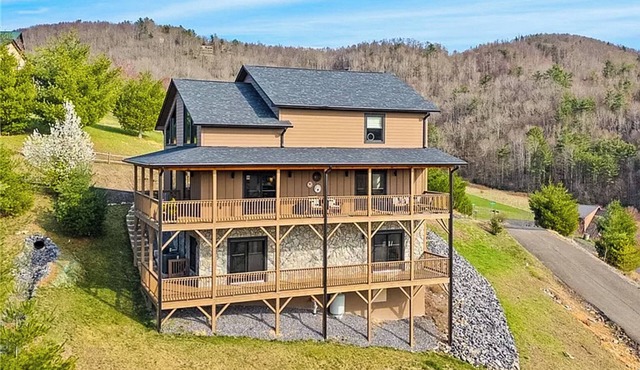 The Magnificent View - 5BR/3.5BA w/Mtn Views, Gas F/P, Near Boone & Parkway