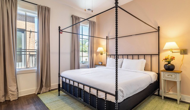 The Magnolia by AvantStay | 12 Bedrooms in DT Nash