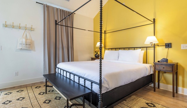 The Magnolia by AvantStay | 2 Spaces, Sleeps 24