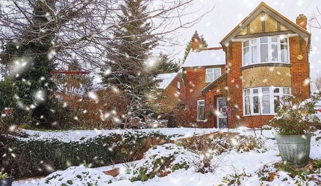 The Magnolia Cottage - 5 Bed Victorian Holiday Home -Reading